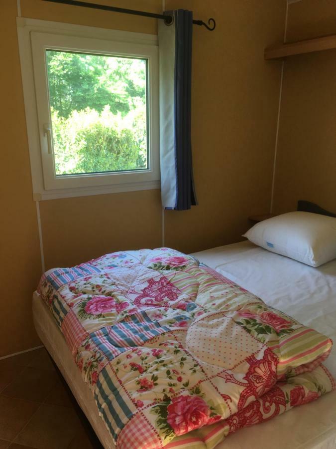 Camping Des Papillons Lalizolle Exterior foto
